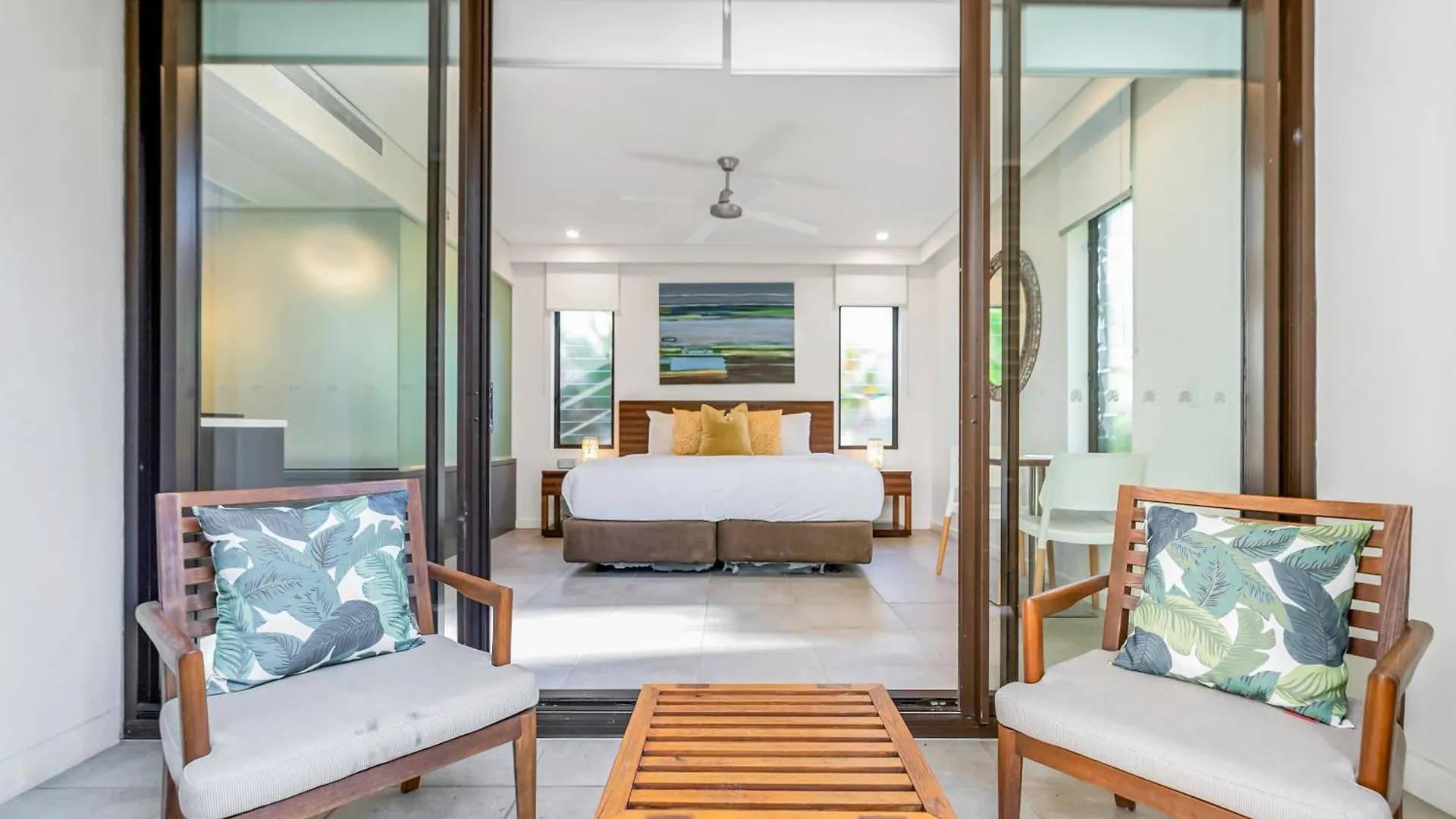 Resort-Style Swim Out - A Poolside Oasis Port Douglas Appartamento