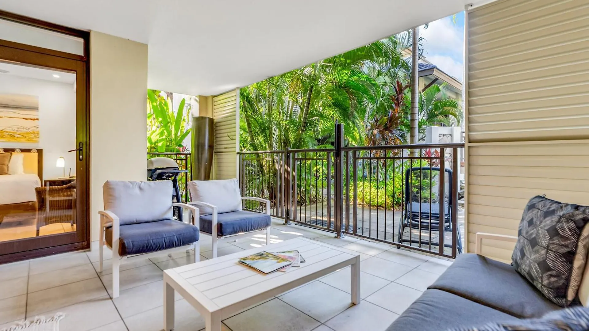 Resort-Style Swim Out - A Poolside Oasis Port Douglas Appartamento