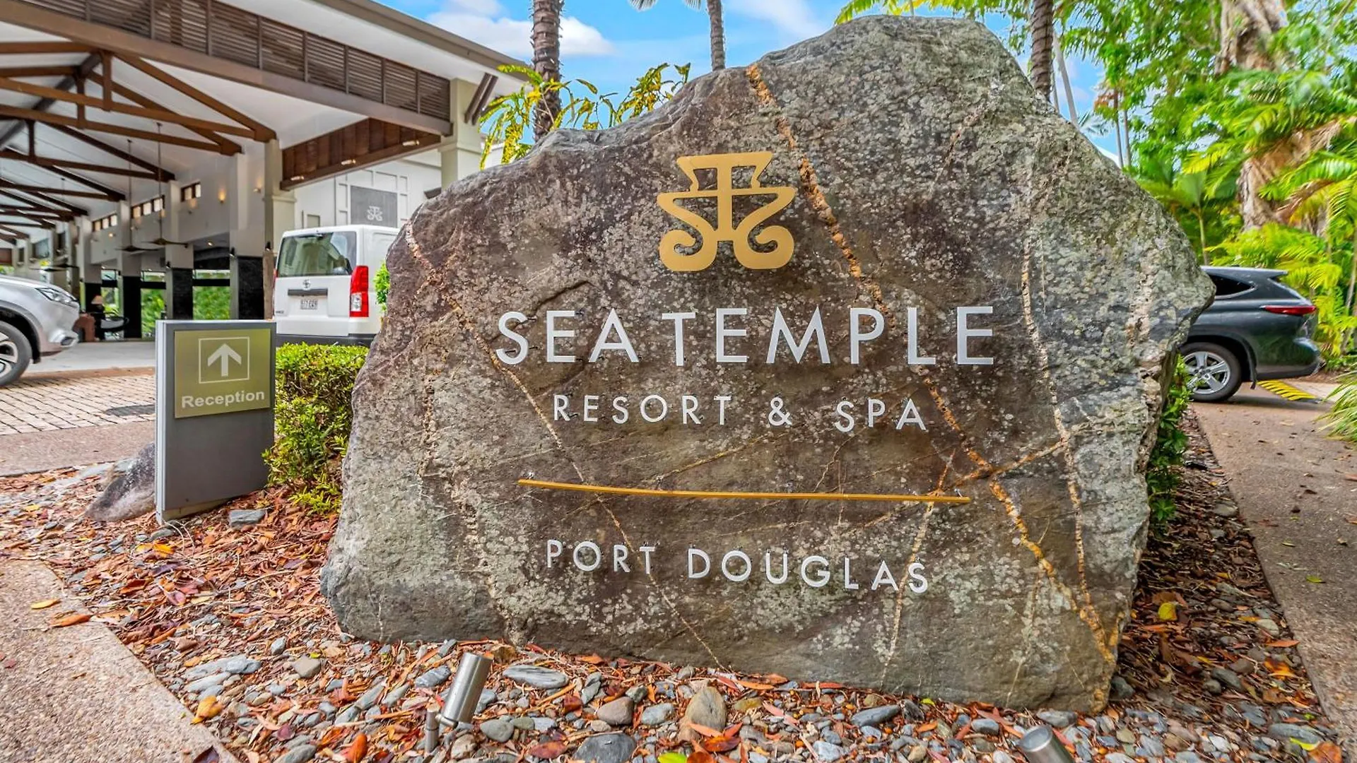 Resort-Style Swim Out - A Poolside Oasis Port Douglas